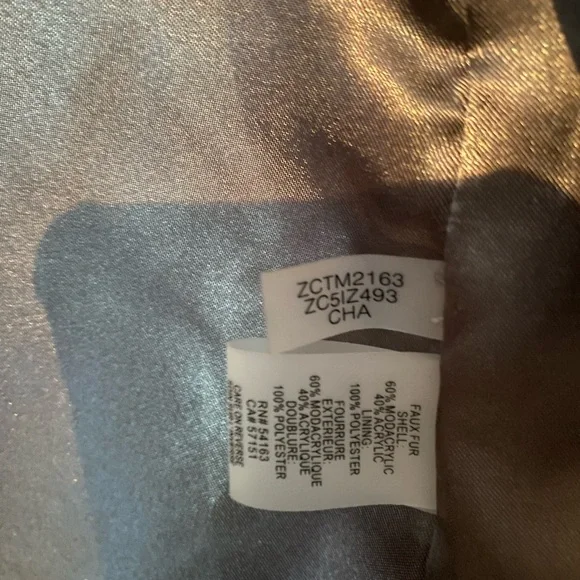 Calvin Klein Faux Fur vest - Picture 6 of 7